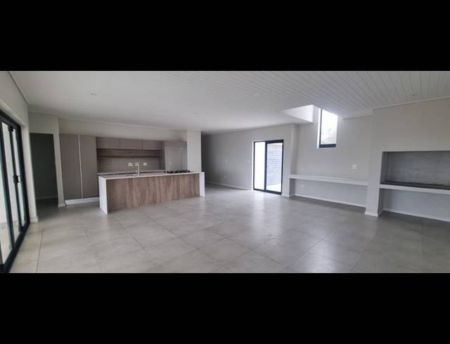 3 BEDROOM TOWNHOUSE FOR SALE IN ISLAND VIEW